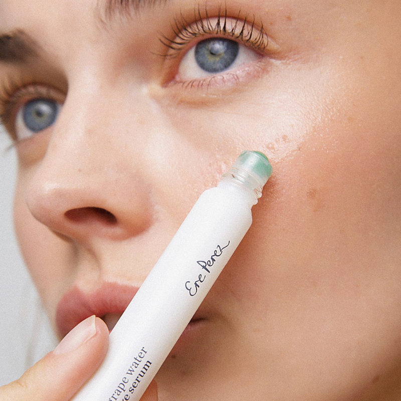 Vynuogių vandens paakių serumas